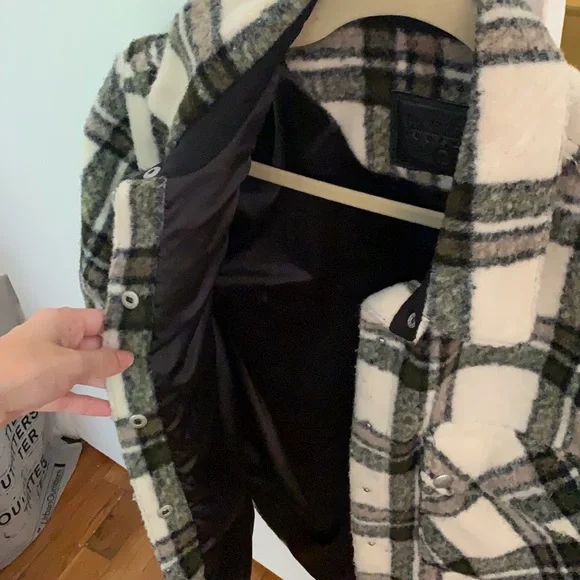 BLANKNYC Flannel Shacket - Size XS - Picture 3 of 4